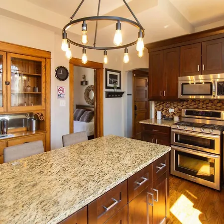 Chi-Town Hideout #2 Apartment