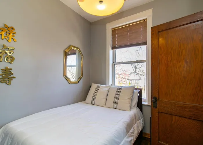 Apartment Chi-town Hideout #2 *