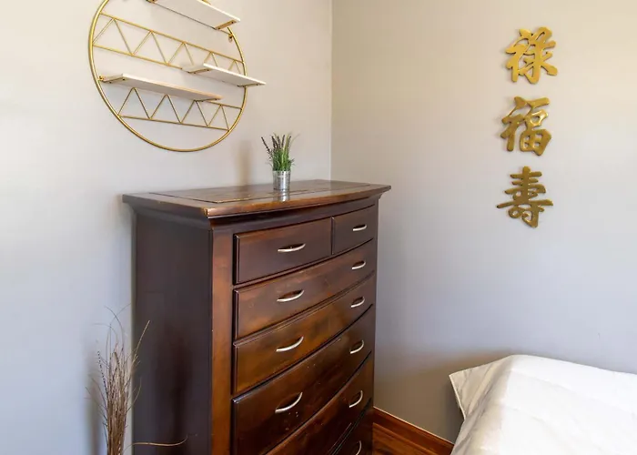 Chi-town Hideout #2 Apartment Berwyn
