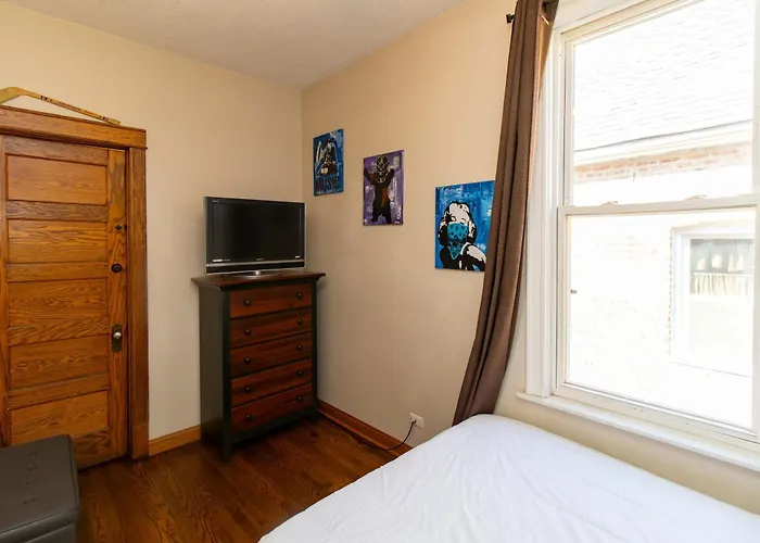 Chi-town Hideout #2 Apartment Berwyn