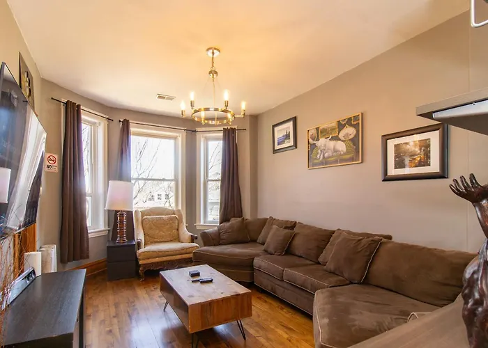 Chi-town Hideout #2 Apartment