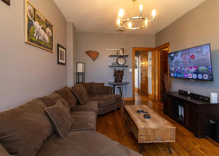 Apartment Chi-town Hideout #2 *