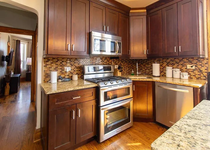 Chi-town Hideout #2 Apartment Berwyn