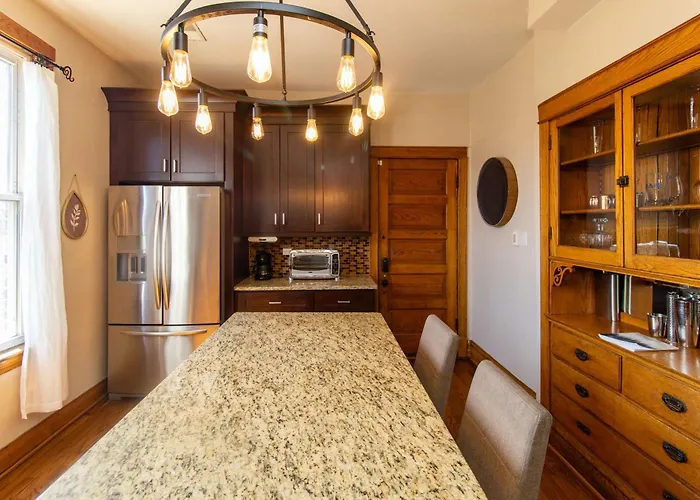 Chi-town Hideout #2 Apartment